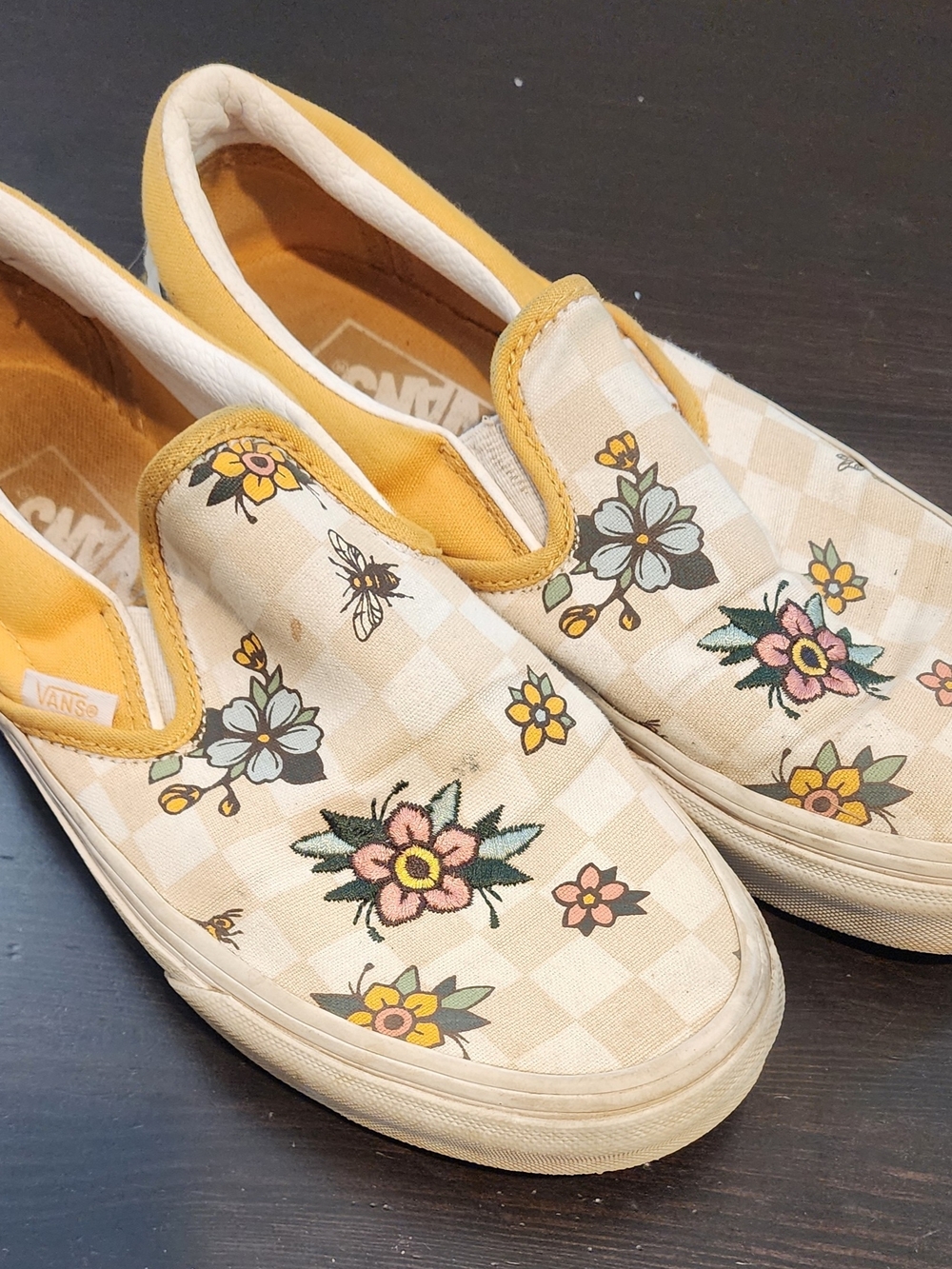 Vans Slip-On Women’s Size 6.5 – Yellow & White Checker Floral/Bee Design